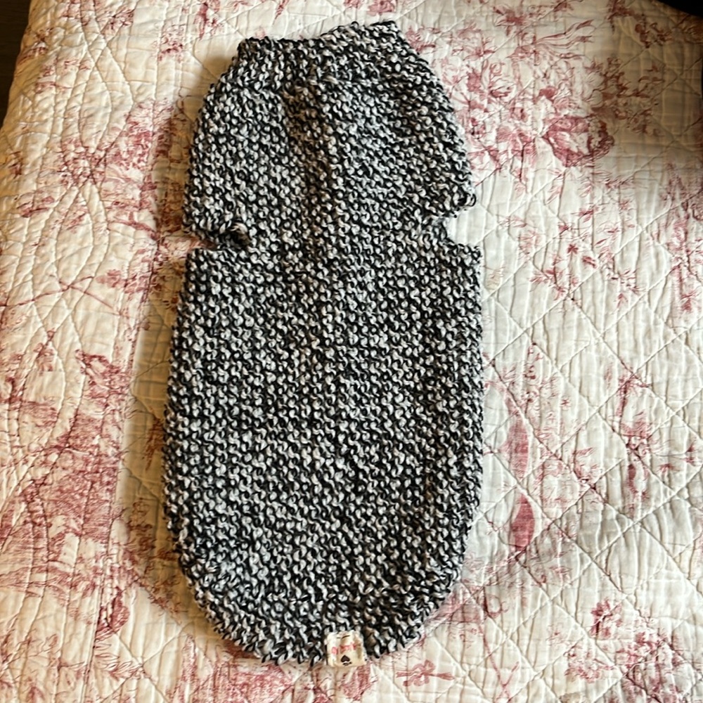 Dog clothes knit with acrylic yarn